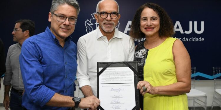 Prefeito Edvaldo e ministra da Ciência e Tecnologia firmam convênio para o programa Jovem Tech