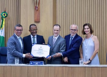 Prefeito Edvaldo participa de entrega de título de cidadão aracajuano a Julio Filgueira