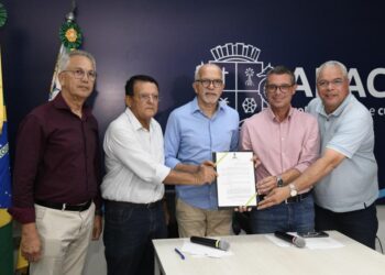 Anúncio histórico: prefeito Edvaldo divulga calendário da licitação do transporte coletivo