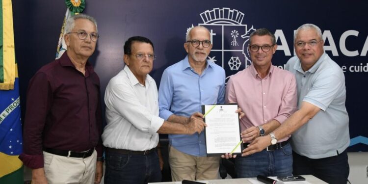 Anúncio histórico: prefeito Edvaldo divulga calendário da licitação do transporte coletivo