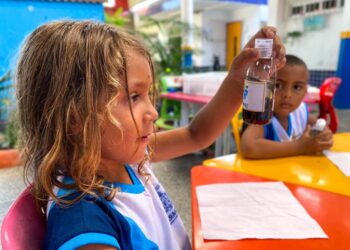 Alunos da Emei Dr. José Calumby produzem repelentes em ação educativa de combate à dengue