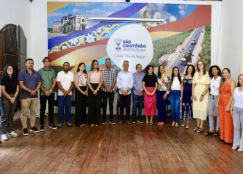 Prefeitura de São Cristóvão empossa 10 novos servidores públicos nas áreas da Educação, Meio Ambiente e Assistência Social