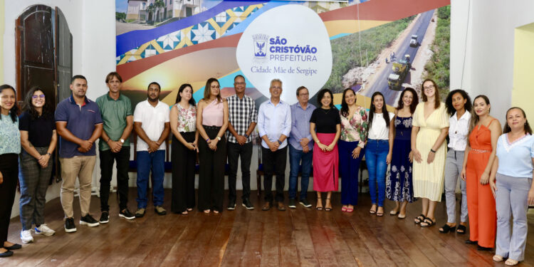 Prefeitura de São Cristóvão empossa 10 novos servidores públicos nas áreas da Educação, Meio Ambiente e Assistência Social