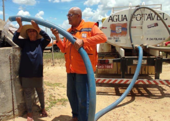 Operação Carro-Pipa do Governo do Estado chega a mais três municípios