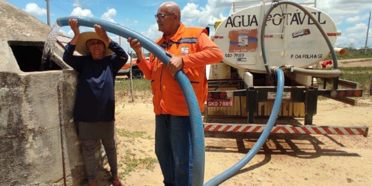 Operação Carro-Pipa do Governo do Estado chega a mais três municípios