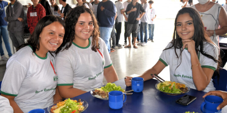 Inserção do camarão e a regionalização das proteínas diversificam a alimentação escolar