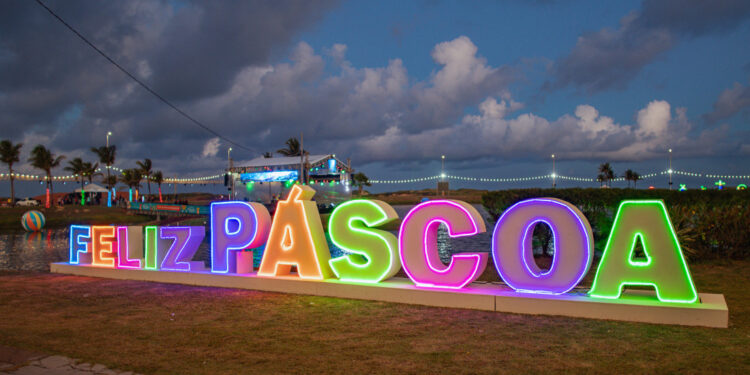 Público e comerciantes aprovam estreia da Vila da Páscoa Iluminada