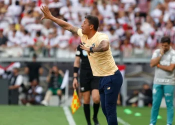 “Treinador tem todo o nosso apoio”, diz Lucas Moura após eliminação do São Paulo