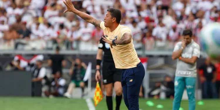 “Treinador tem todo o nosso apoio”, diz Lucas Moura após eliminação do São Paulo