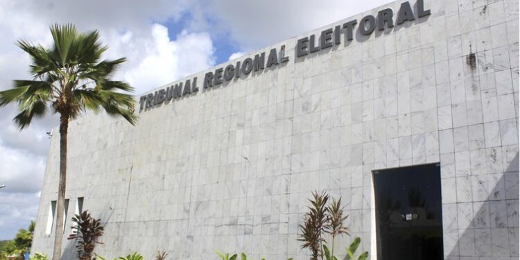 TRE julga improcedente pedido de representação contra deputada