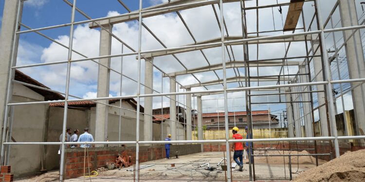 Seduc segue com fiscalização de obras de reforma e modernização de escolas em Aracaju