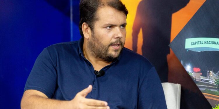 Prefeito Danilo anuncia reajuste aos servidores de Itabaianinha