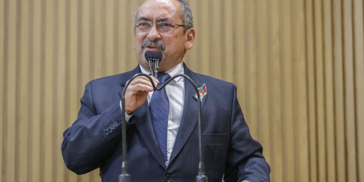 Falta de contenção do morro piora situação dos moradores durante as chuvas, diz vereador