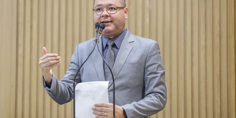 “22% da população aracajuana não concluiu o ensino fundamental”, alerta Eduardo