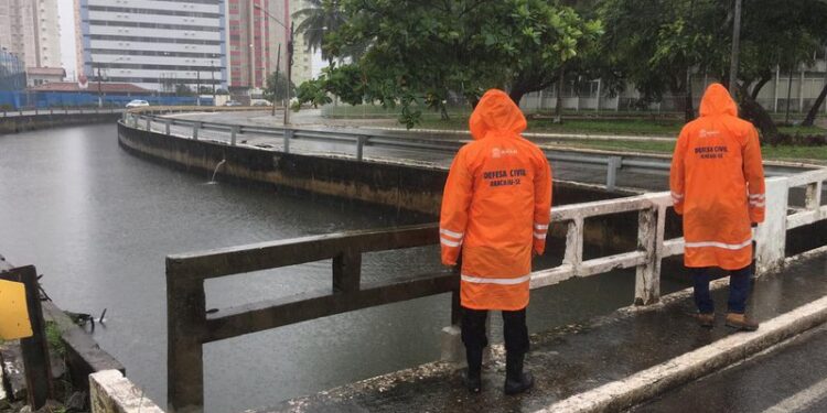 Defesa Civil de Aracaju emite alerta de chuva para as próximas 24h