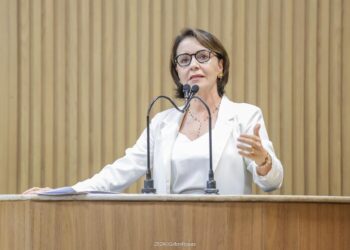 Libras: Emília ressalta a importância da Língua Brasileira de Sinais