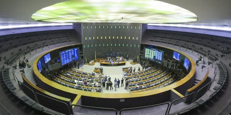 Câmara dos Deputados aprova novas regras para seguro obrigatório de veículos
