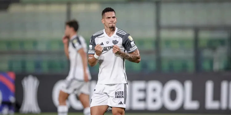 Com dois de Paulinho, Atlético-MG goleia Caracas na Libertadores