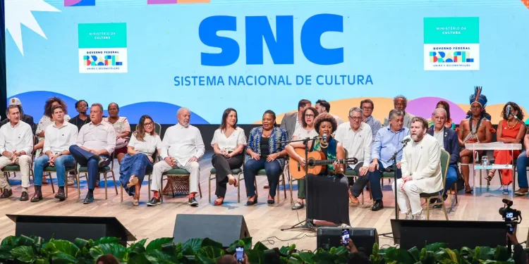 Lula sanciona o “SUS da Cultura”, que define a gestão do setor no país
