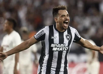 Botafogo supera lesão de Tiquinho e vence a primeira na Libertadores