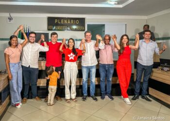 Rogério prestigia ato de filiação de Drª Thamires Souza, de Dores, ao PT