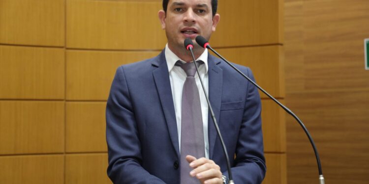 Deputado Paulo Júnior transporte intermunicipal gratuito em dias de Enem