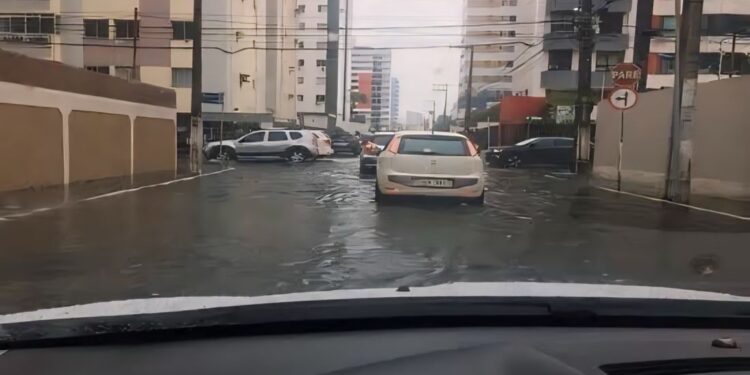 Alagamentos em Aracaju: confira tipos de seguros que protegem seus bens em caso de chuva