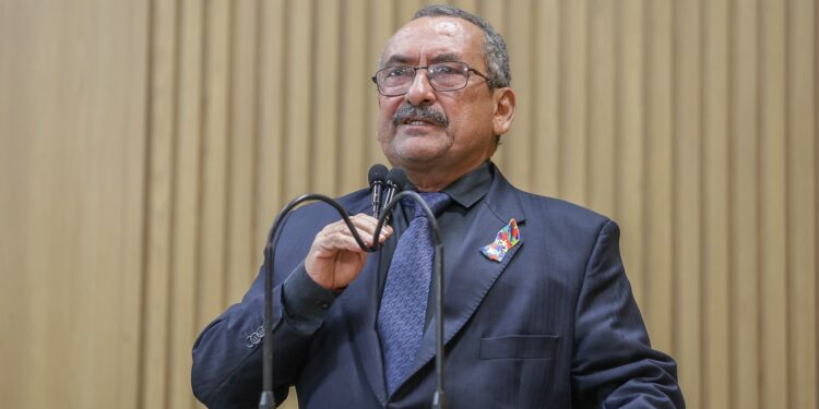 Cícero do Santa Maria cobra cumprimento de lei que obriga capacitação de profissionais para diagnóstico precoce de crianças autistas em Aracaju