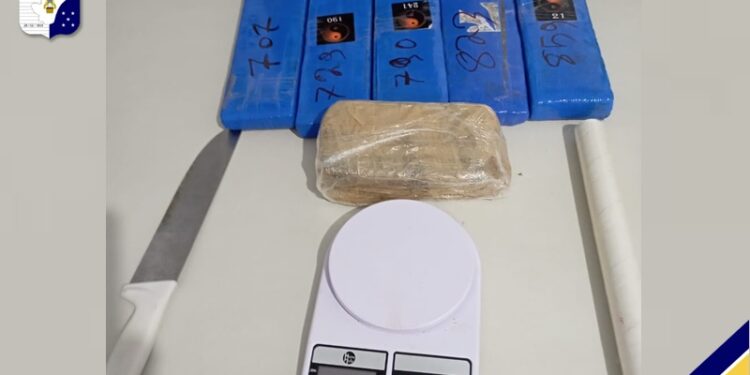 PM prende quatro pessoas suspeitas de tráfico ilícito de drogas em Aracaju