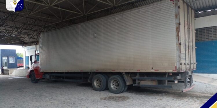 Operação Conjunta realiza flagrante de caminhão com notas fiscais irregulares na Região Metropolitana de Aracaju