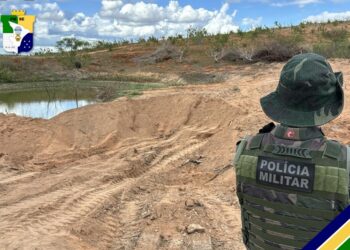 Polícia Militar flagra extração ilegal de areia em Porto da Folha