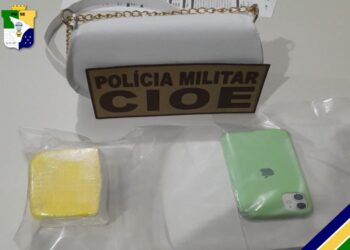 PM prende mulher por suspeita de tráfico de drogas na Barra dos Coqueiros