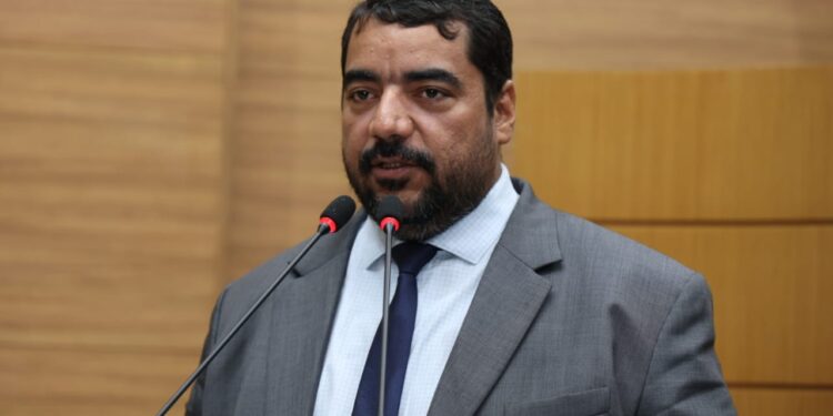 Deputado Luizão Donatrampi pede apoio para pessoas com TEA