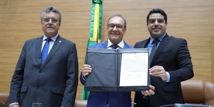 Luiz Fonseca é empossado como deputado estadual