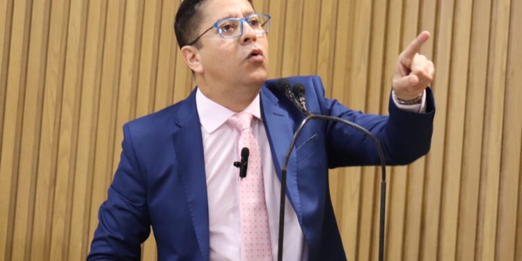 Ricardo Marques é contra o aumento da tarifa do transporte coletivo