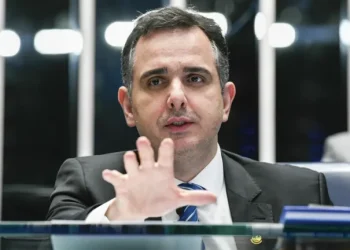Presidente do Senado prorroga MP, mas exclui reoneração de municípios