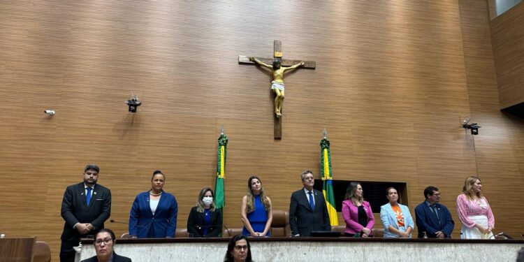 Luciano Pimentel promove sessão especial sobre leis de proteção aos autistas e cannabis medicinal no tratamento do TEA