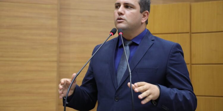 Deputado Marcos Oliveira defende reivindicação dos produtores de leite