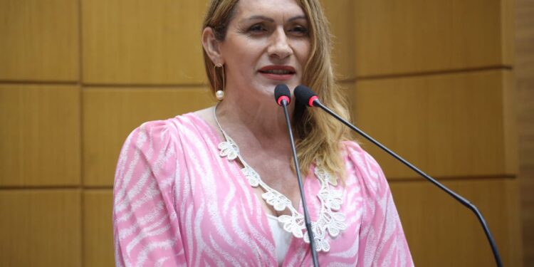 Linda Brasil fala sobre ato realizado por servidores da Prefeitura de Aracaju