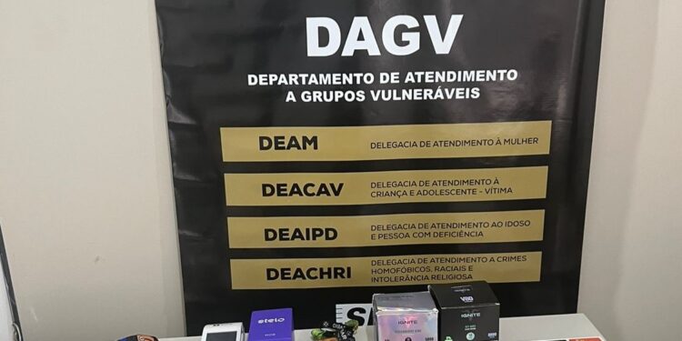 Polícia Civil apreende cigarros eletrônicos que eram vendidos a adolescentes