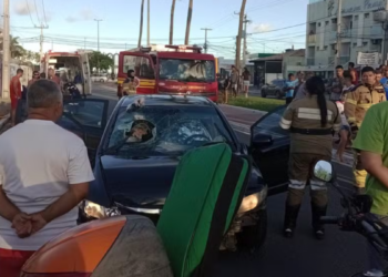 Homem morre e outras seis pessoas ficam feridas em acidente na região da Orla da Atalaia em Aracaju