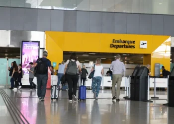 Cresce fluxo de passageiros do Brasil ao exterior, afirma ANAC