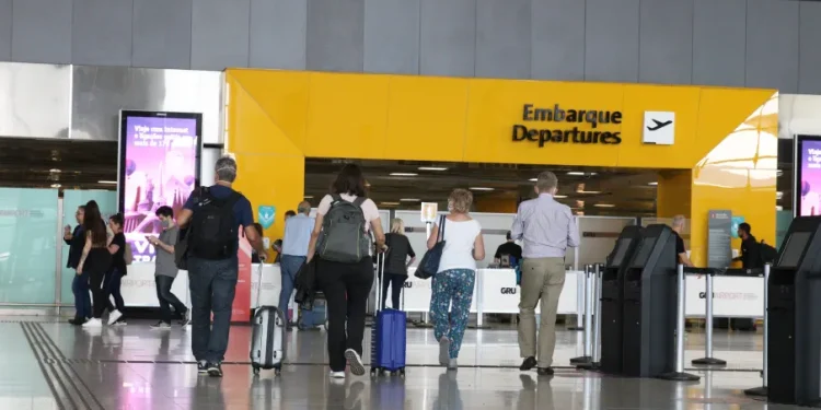 Cresce fluxo de passageiros do Brasil ao exterior, afirma ANAC