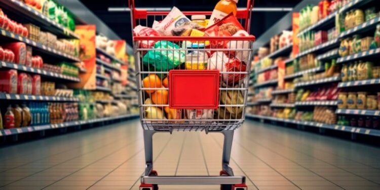 Queda dos juros e mercado de trabalho aquecido impulsionam o varejo brasileiro