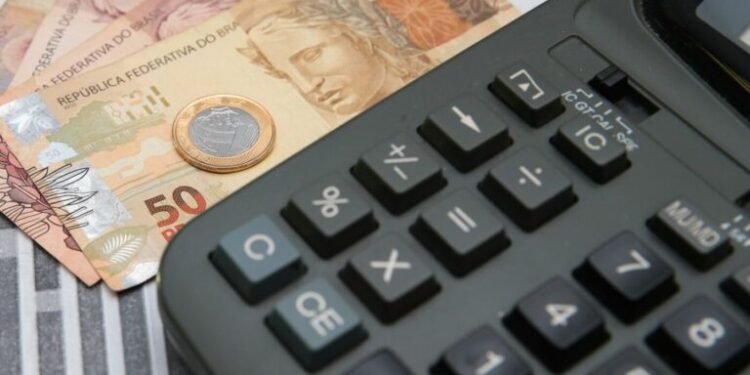 Parlamentares e prefeitos criticam proposta que eleva contribuição previdenciária dos municípios