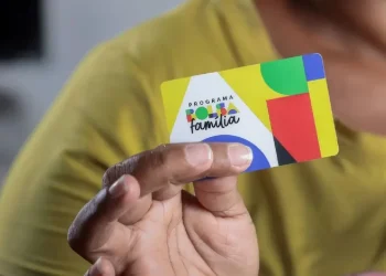 Treze estados brasileiros possuem mais beneficiados do Bolsa Família que trabalhadores com carteira assinada