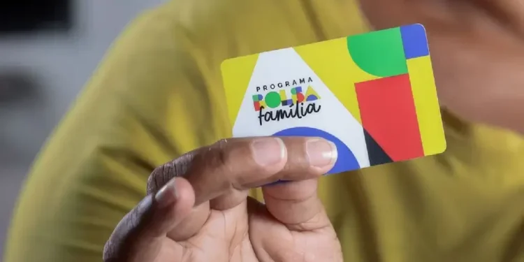 Treze estados brasileiros possuem mais beneficiados do Bolsa Família que trabalhadores com carteira assinada
