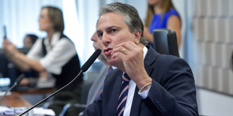 Universidades federais deflagram greve; ministro da Educação se manifesta