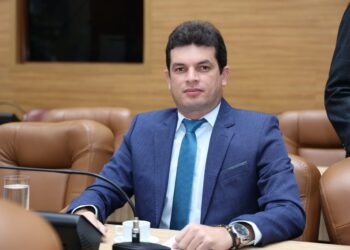 Paulo Júnior cobra publicação de edital de licitação de transporte público da região metropolitana