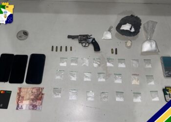 PM prende três pessoas por suspeita de tráfico ilícito de drogas em Aracaju